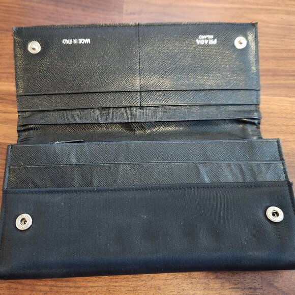 Authentic Prada continental wallet crafted in black Tessuto nylon with signature - Picture 7 of 8